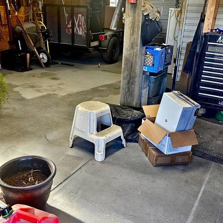 OVERSIZED GARAGE