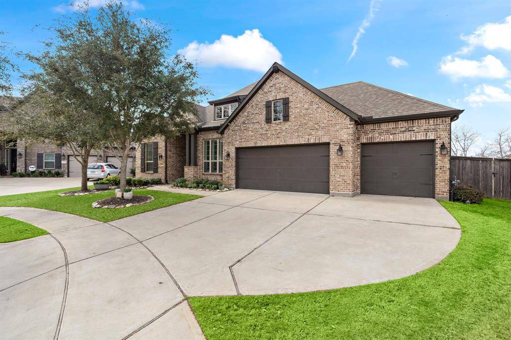 Home comes with a Smart from the Start package that includes Kwickset electric deadbolt, Honeywell Tio Pro Thermostat, EERO WIFI router system, Skybell video doorbell and a Liftmaster garage door opener.