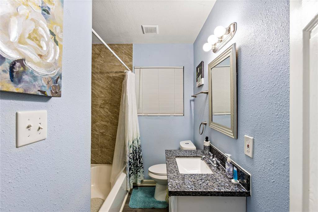 Secondary full bathroom downstairs with tub/shower combo