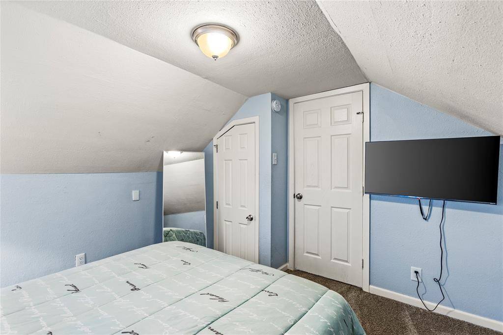 Upstairs bedroom #2Both upstairs bedrooms have TV's and closets