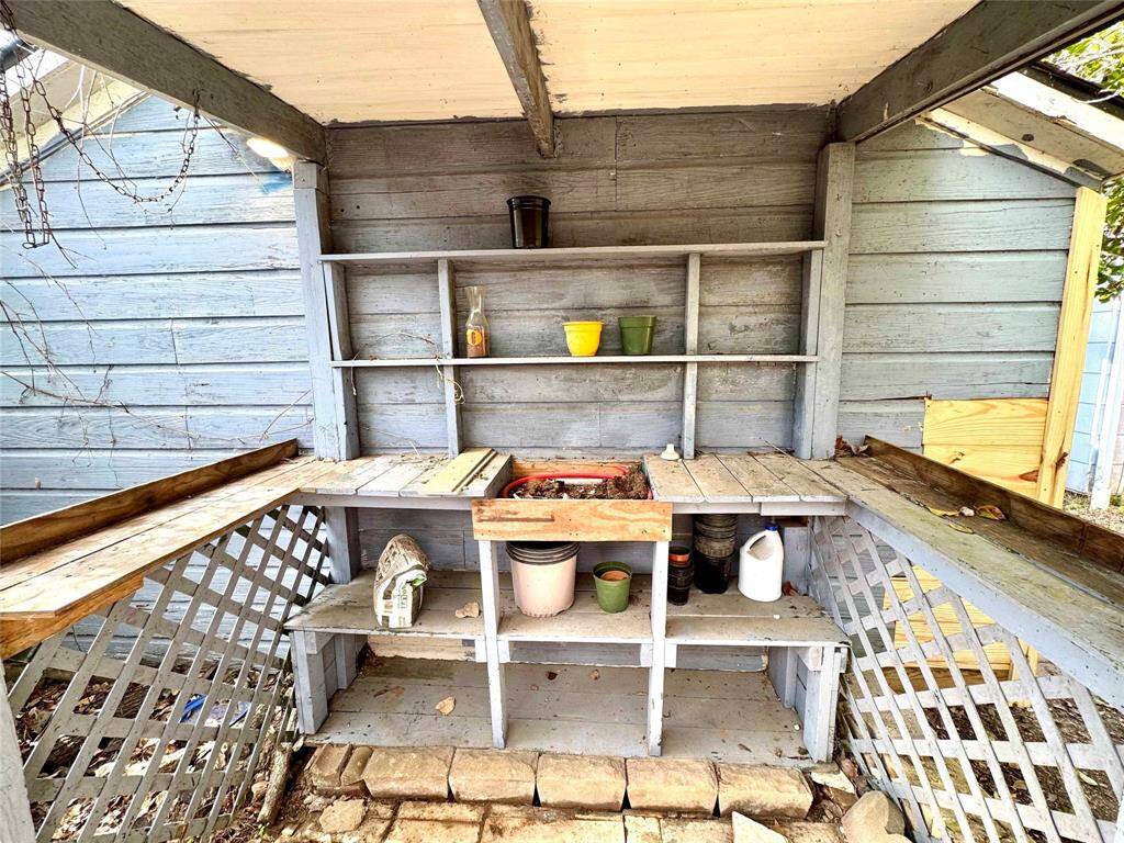 Your own potting area to plant your own pots and garden daily. Reap your harvest too!