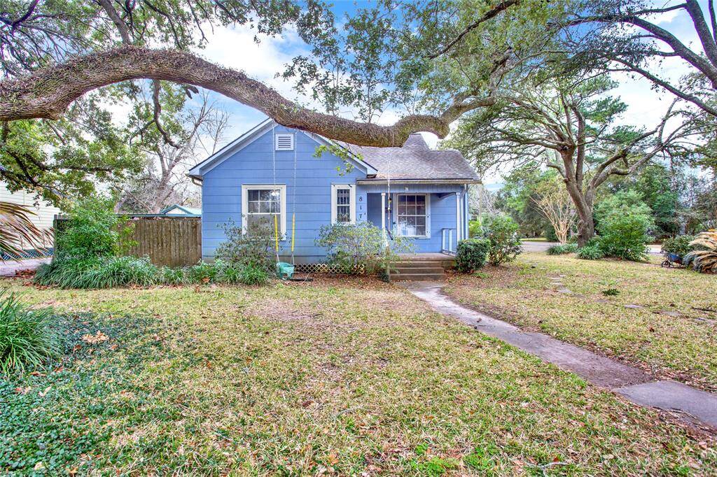 The picturesque view of this wonderful vintage home!