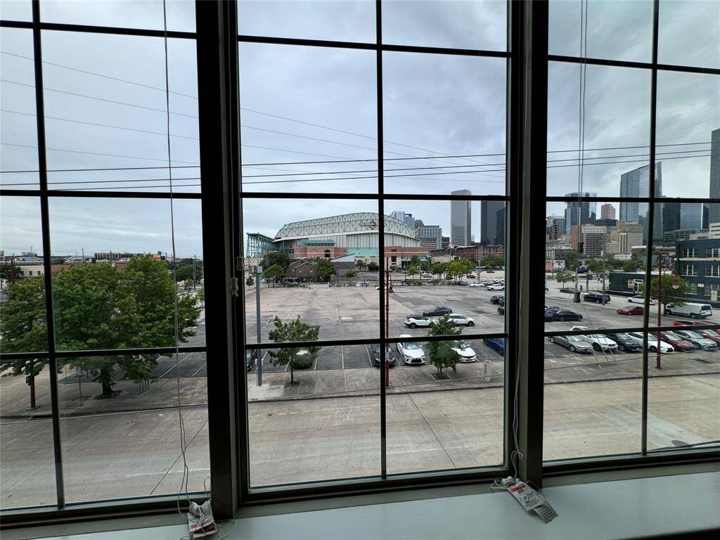 VIEWS FROM YOUR LIVING ROOM!!