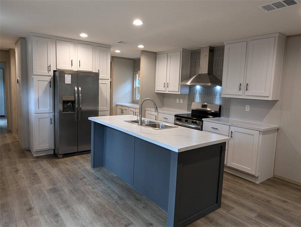 All seen appliances included
