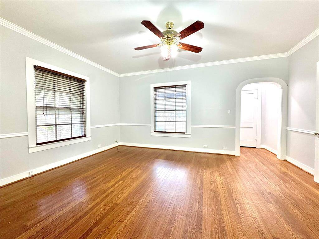 The front room-Front door has a little nook at entrance. This can be a family room, sitting room, reading room, you decide.