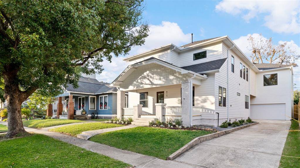 Located in highly sought-after Woodland Heights, this home provides easy access to downtown, the White Oak Bayou trails, and the vibrant Heights scene—all while being zoned to the coveted Travis Elementary.