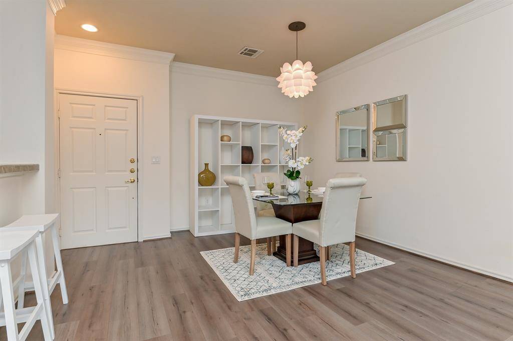 The large open living area makes a perfect space for minimalist living.