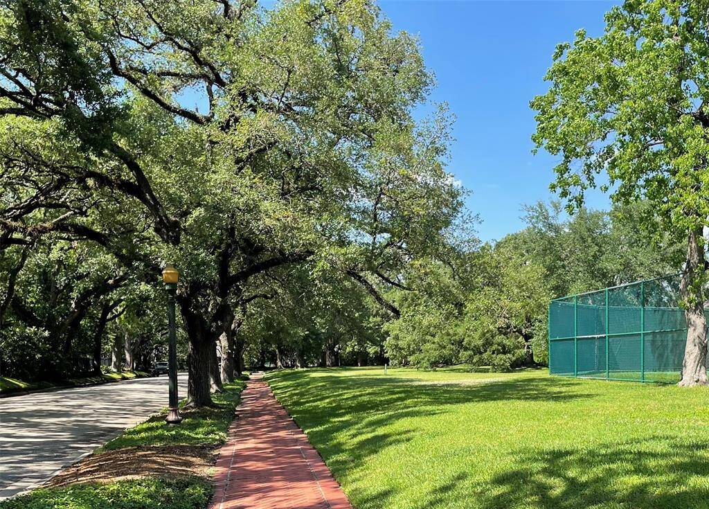 The park is a nice place to take a break and get some nature enjoyment.