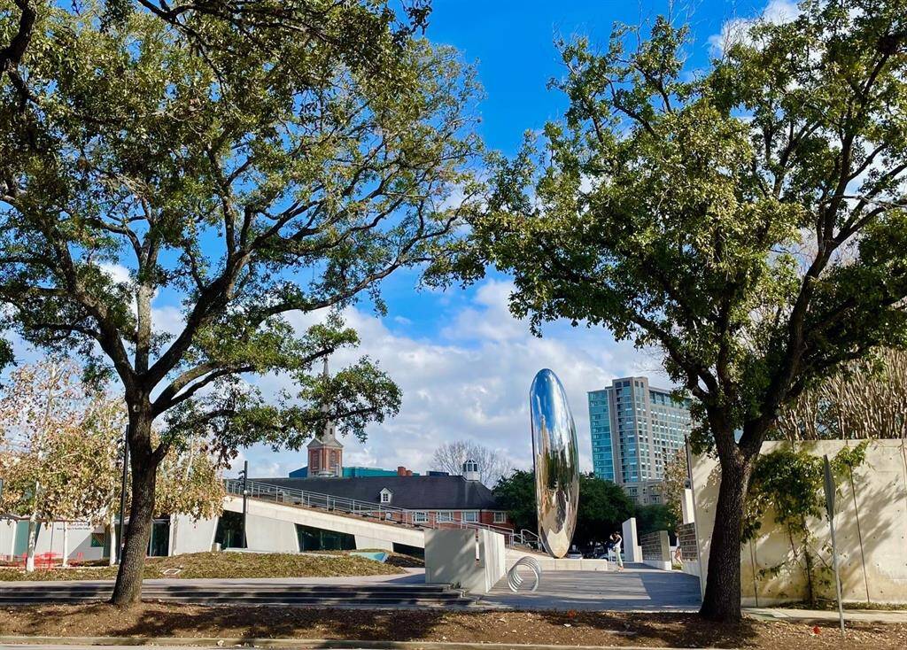 The Art Museum Sculpture Garden is easy to visit free.
