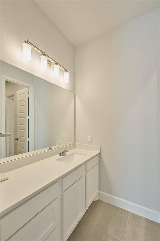 136 Hushed Nightfall features 4 bedrooms,3 full baths and a 1/2 bath.  Ala nicely appointed with current details like wide plank style flooring, white cabinetry, quart countertops, high ceilings. 136 Hushed Nightfall, The Woodlands Hills.  Willis, TX.  77318.