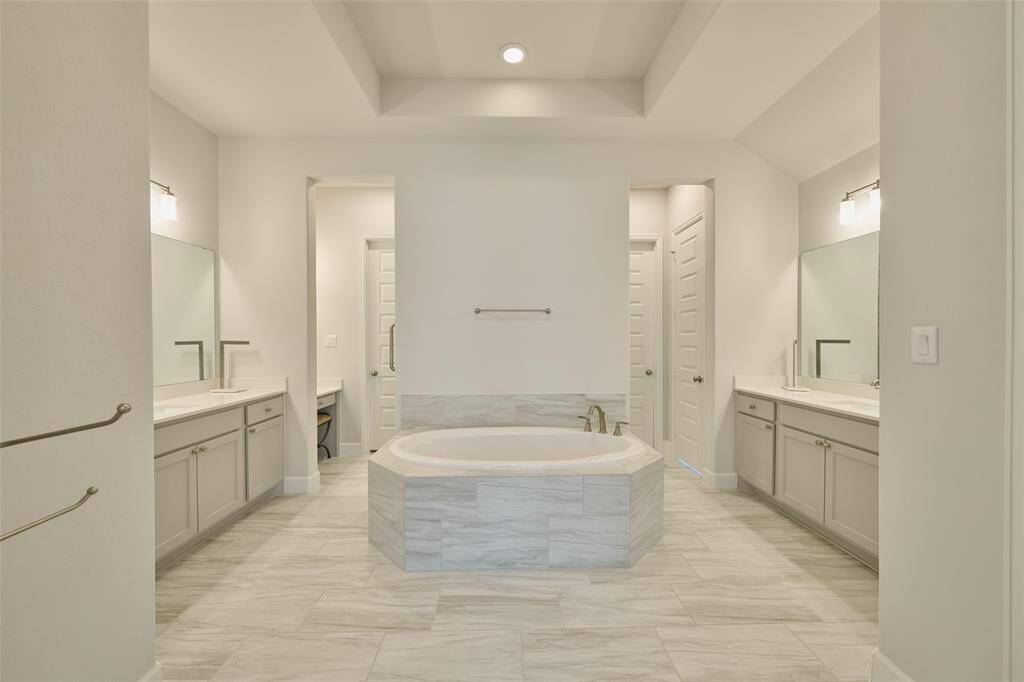 A Retreat that dreams are made of!  Ensuite Primary Bath is spacious and elegant with high ceilings, neutral colors, walk-in shower and soaking tub.  Lots of storage! Schedule your tour today at 136 Hushed Nightfall, The Woodlands Hills, Willis, Tx