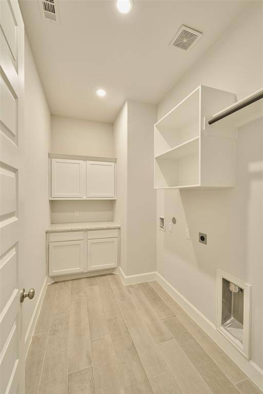 Laundry and Storage is conveniently centrally located in this 3311st home.  Schedule your tour today at 136 Hushed Nightfall, The Woodlands Hills, Willis, Tx