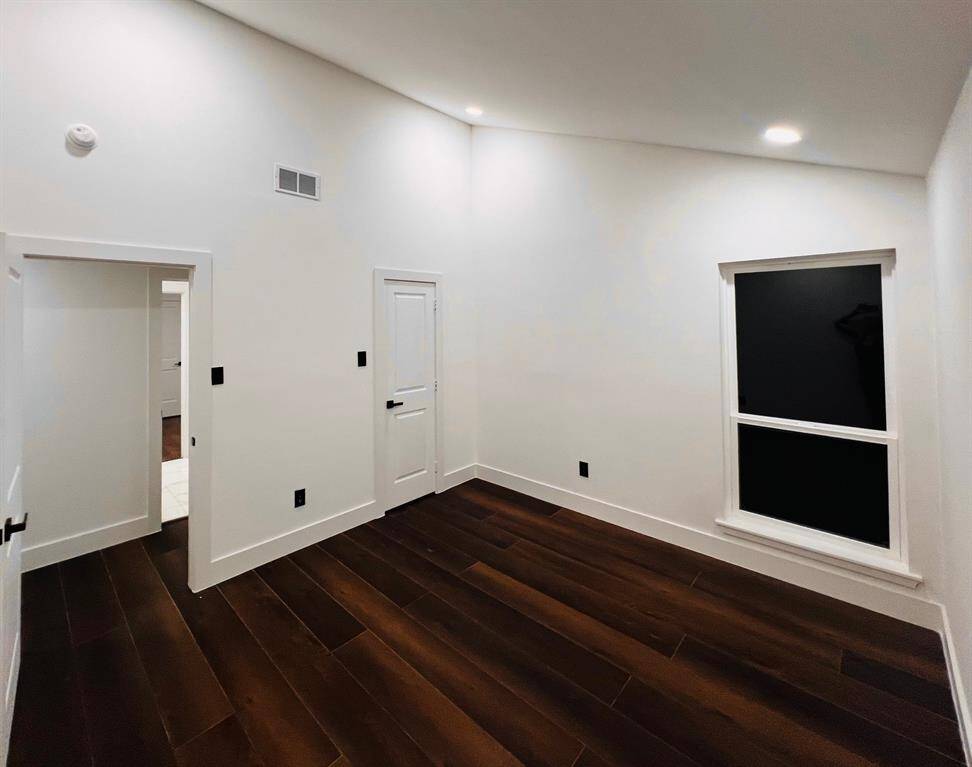 Secondary bedroom