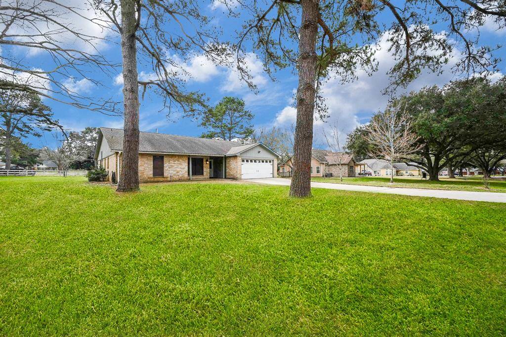 Welcome to Amazing Rosewood Hill! Classic 1-Story Home on approx. .75 Acres. Cul-de-Sac Street. Space for a Future Pool, Garden, Pets & Recreation.