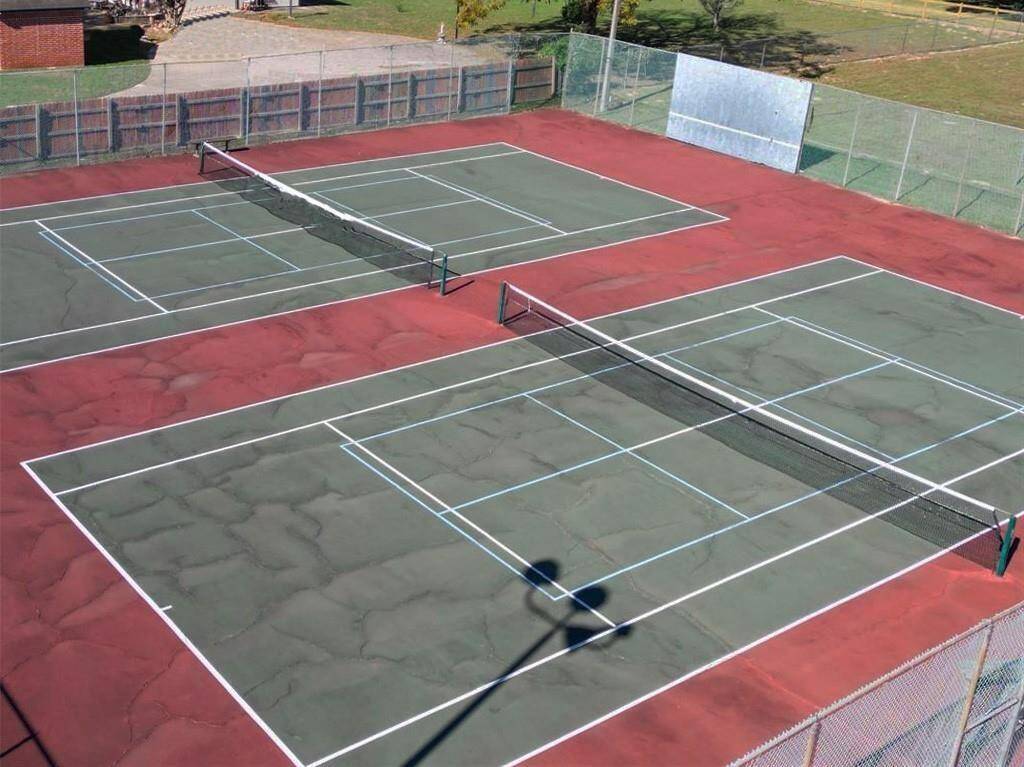 Located next to the Pool are the Neighborhood Tennis Courts / Pickle Ball Courts.