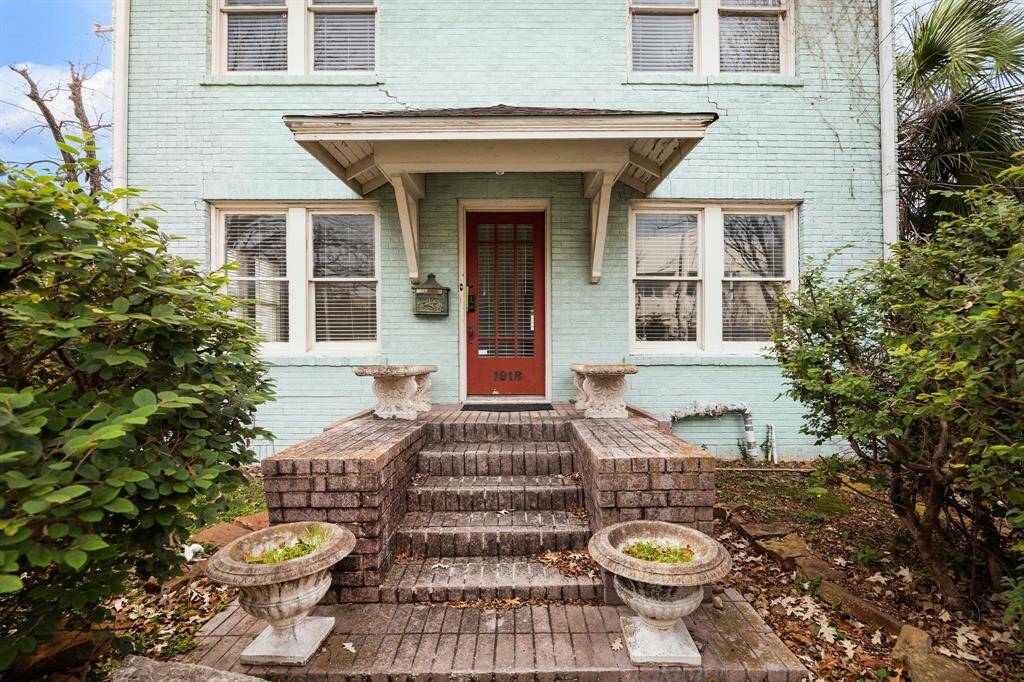 Closer look at the front of the house.