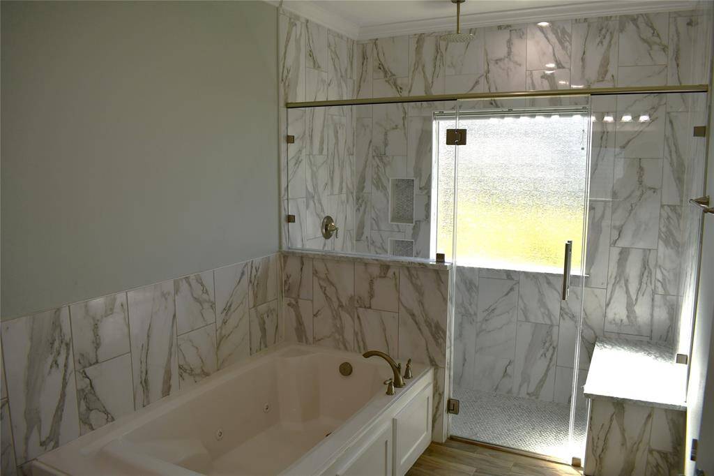 Spa inspired en-suite bathroom.