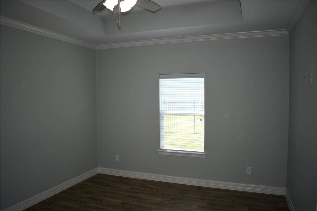 Second bedroom with en-suite.
