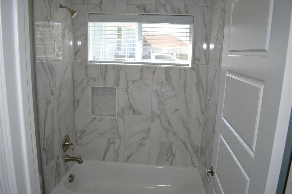 En-Suite bathroom for bedrooms 2 & 3.