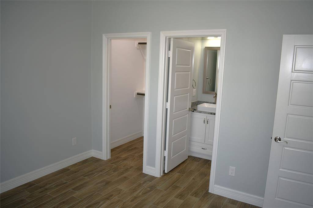 Fourth Bedroom w/en-suite w/walk-in closet.