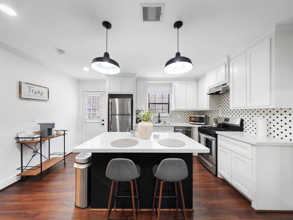 This spacious kitchen is perfect for entertaining family and friends.