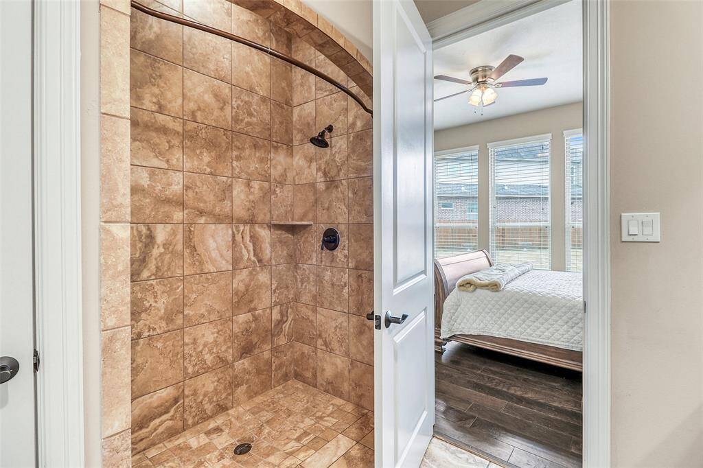 Guest suite walk-in shower.