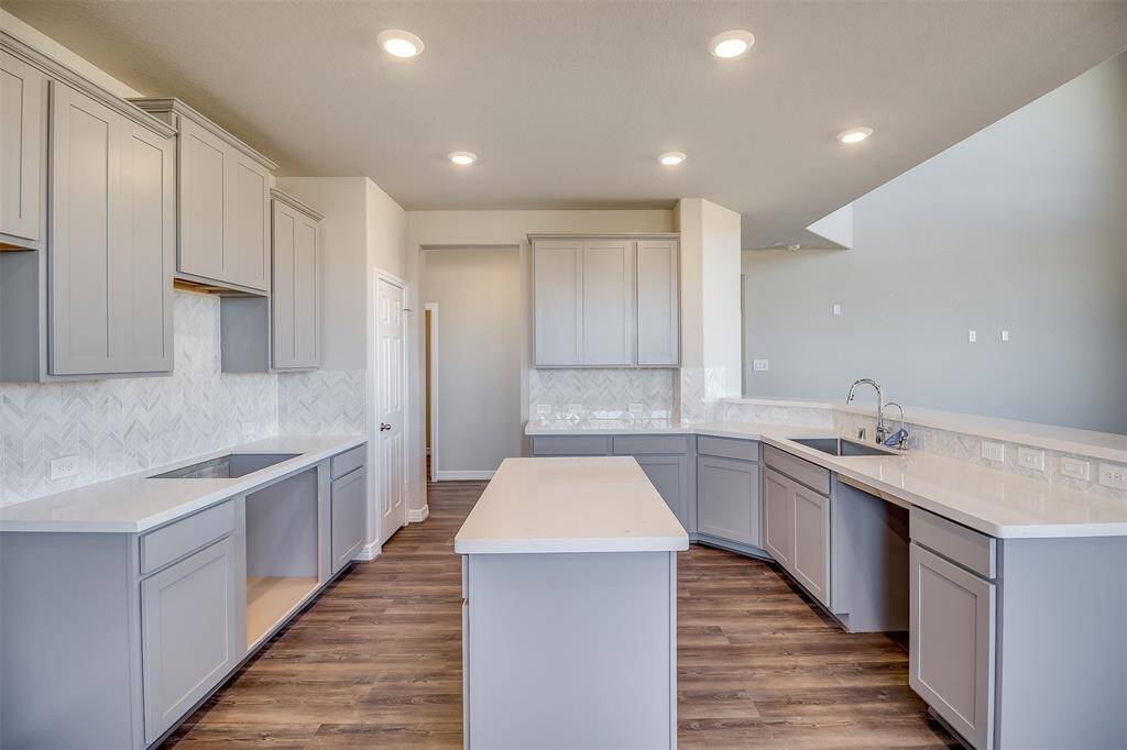 Note: Sample product photo. Actual exterior and interior selections may vary by homesite.
