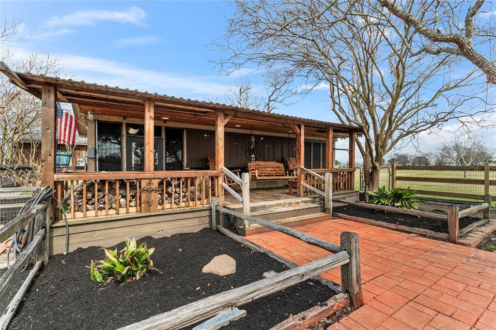 BBQ kitchen is contracted with cedar and has a new roof. Perfect place of cooking and lounging.