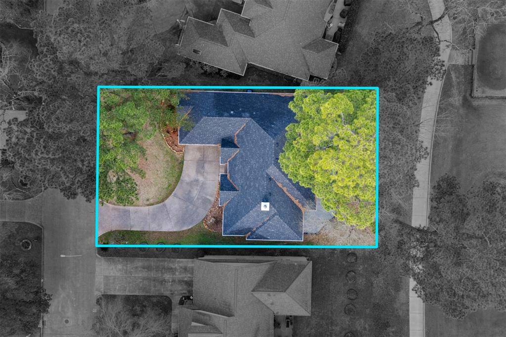 The aerial view with approximate boundary lines provides a clear perspective of the property's spacious lot, showcasing its prime location within the Walden on Lake Conroe community, just steps from the lake and backing to the golf course.