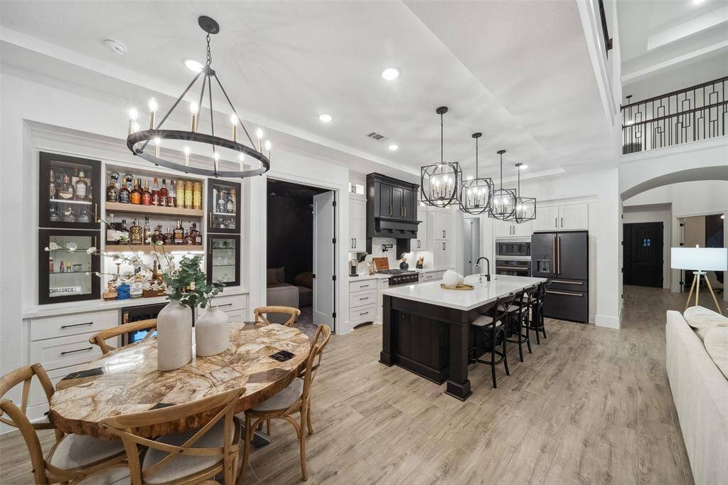 Built in wine fridge and bar, perfect for the home entertainer