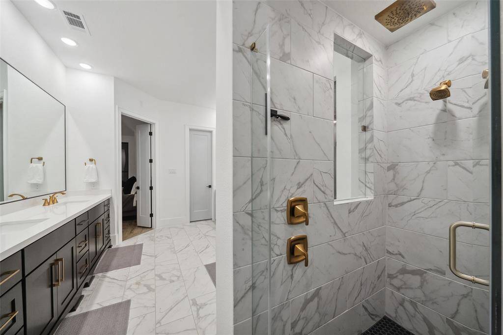 Walk-in shower with dual shower heads for ultimate style and relaxation