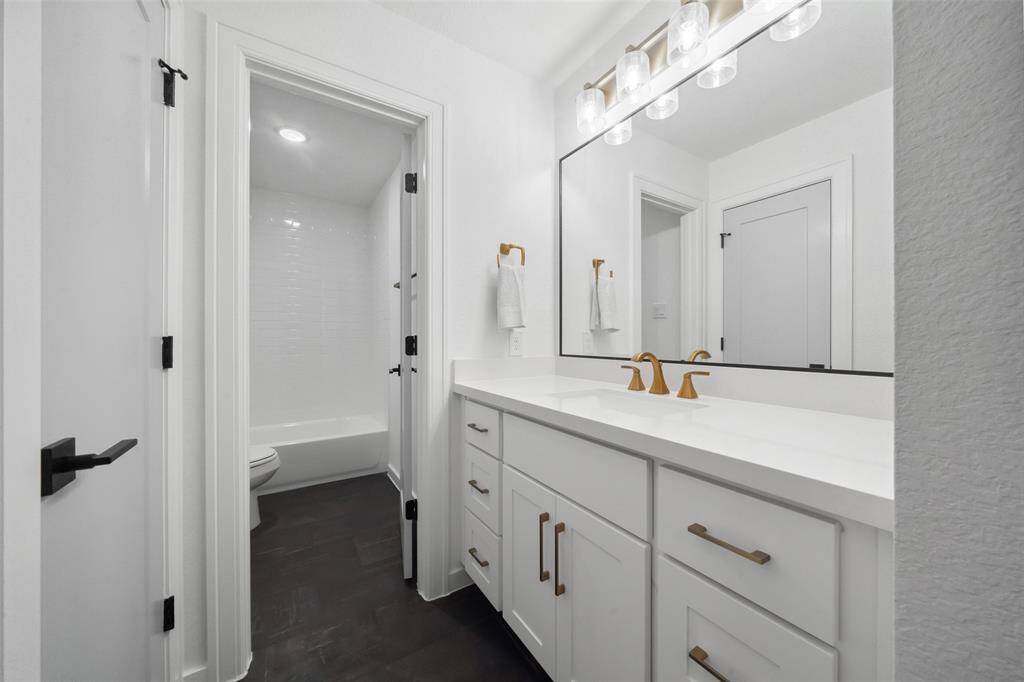 En-suite bathroom