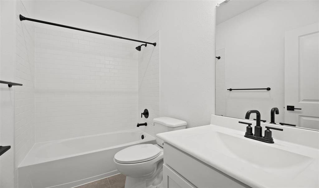 Hall bath (*Photo not of actual home and used for illustration purposes only.)