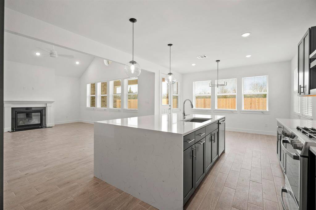 Bright open floorplan (*Photo not of actual home and used for illustration purposes only.)