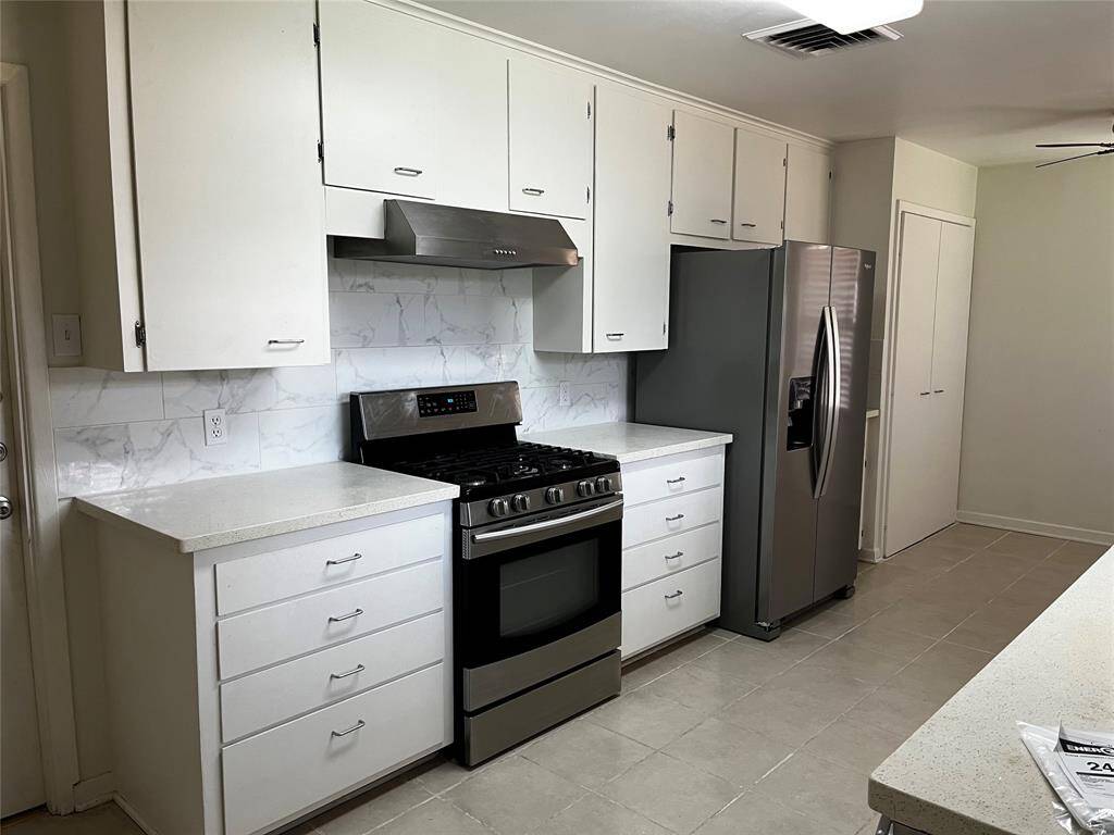 Kitchen Refrigerator included