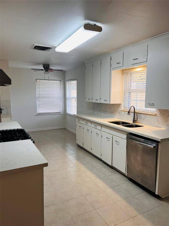 Kitchen (facing breakfast room)