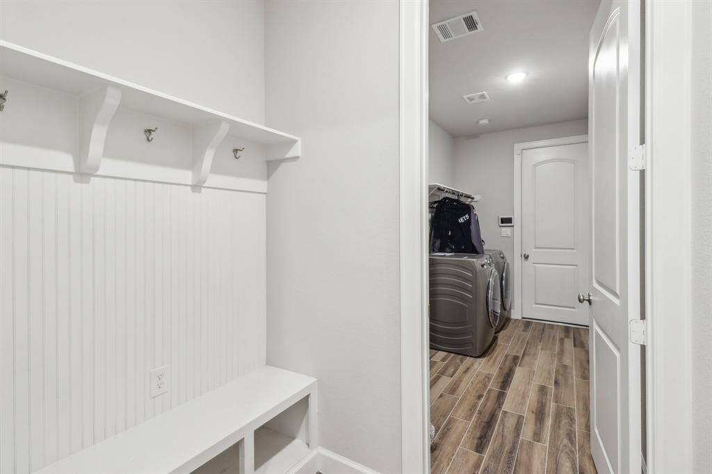 Easy access to mud and laundry room from the garage