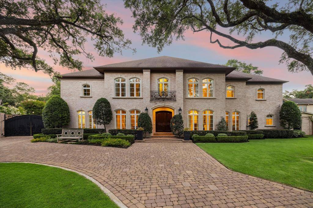 This is the home your family deserves!