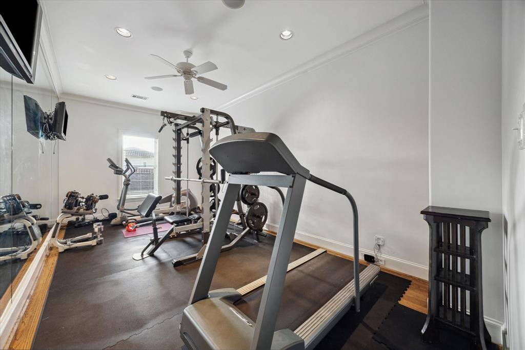 Want to start your day in the gym while catching the early morning news? No problem! There's a gym area upstairs, too.