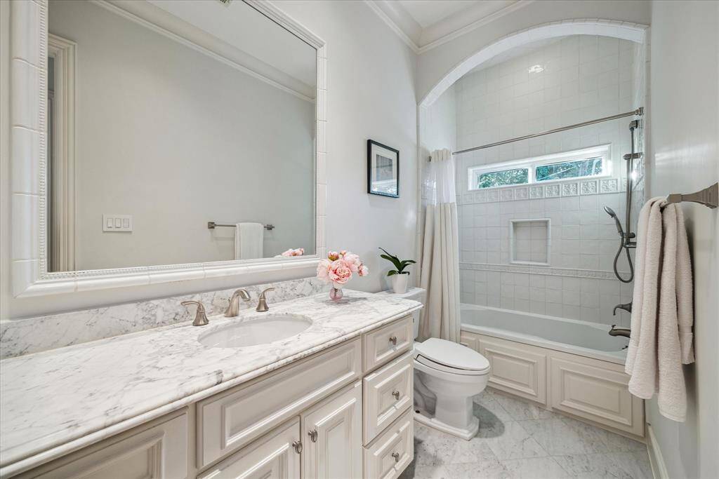 Even the bathroom in the quarters is clad in marble.