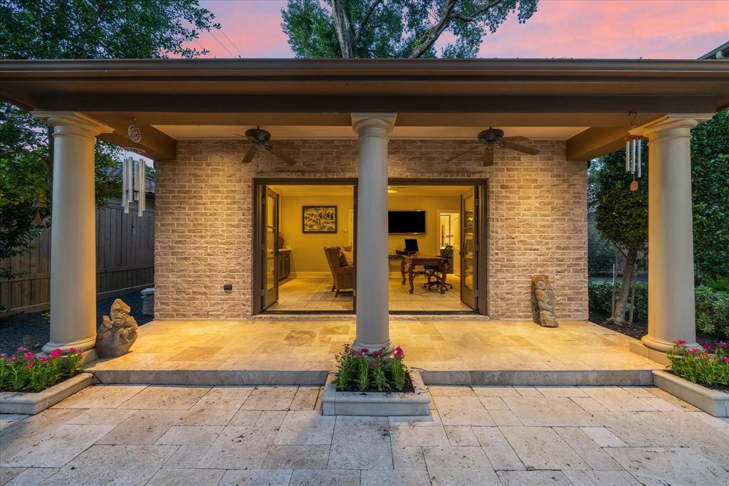 Complete with full bath and kitchenette, the casita is a separate haven and is plumbed for a gas range.  This could be the perfect man-cave or she-shed.