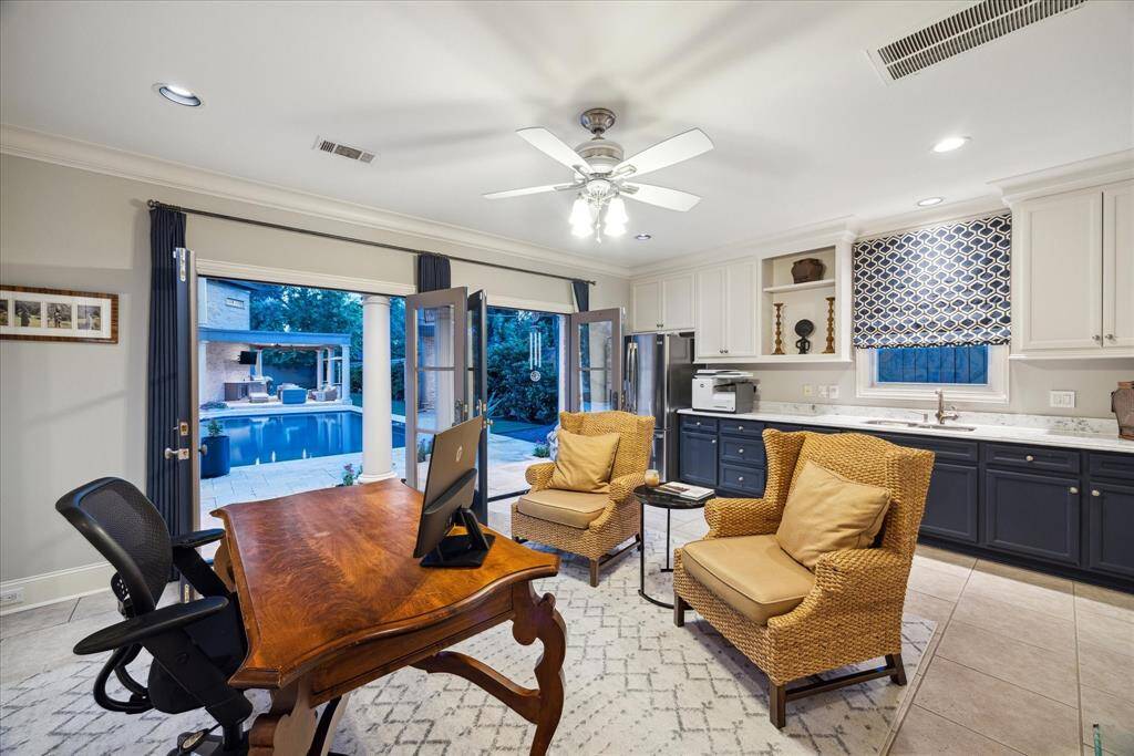 The casita's living area could be used as a seventh bedroom and is plumbed for gas if you wish to add appliances to the existing kitchen area.