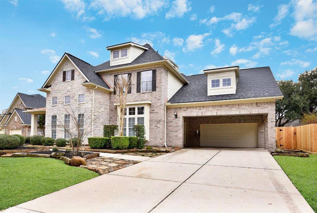 Welcome to 6002 Shady Birch Hollow! This 2005 home is feature-rich and is move-in ready!