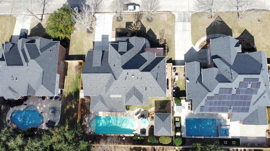 This 2005 home features access to Kingwood's many community amenities, a 2024 roof, outdoor kitchen, gorgeous pool and large 11,000+ SF lot.