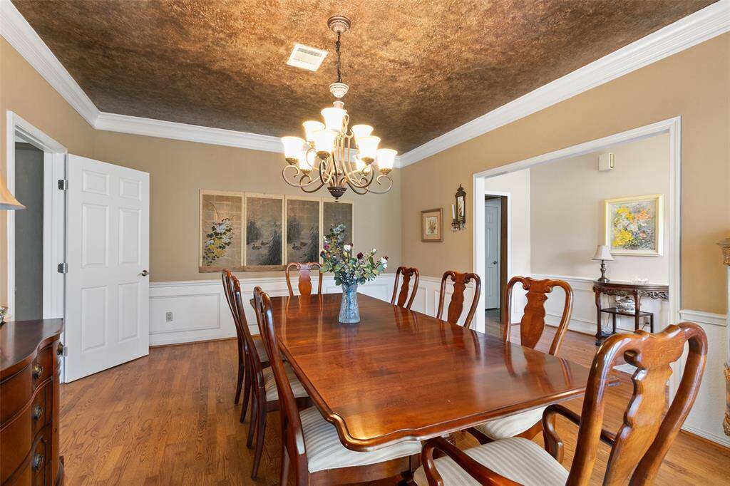 CHANDELIER LIGHT FIXTURE