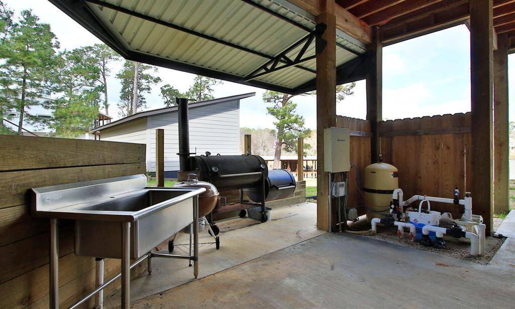 Convenient outdoor sink to help with your clean ups.