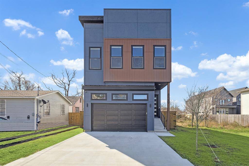 Gorgeous, near-new, barely lived in home in Independence Heights! This beautifully appointed home has open floor plan with stunning finishes, extended porch with spacious back yard, with just one block to the neighborhood park.