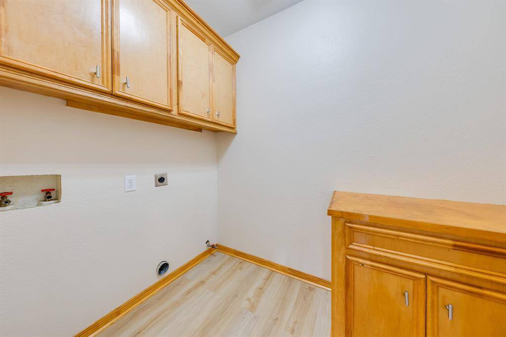 Laundry room with gas connections