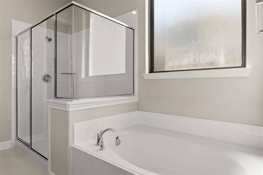 Note: Sample product photo. Actual exterior and interior selections may vary by homesite.