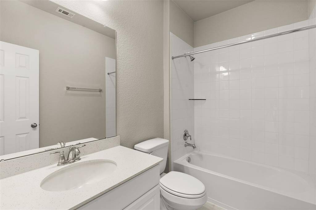 Note: Sample product photo. Actual exterior and interior selections may vary by homesite.
